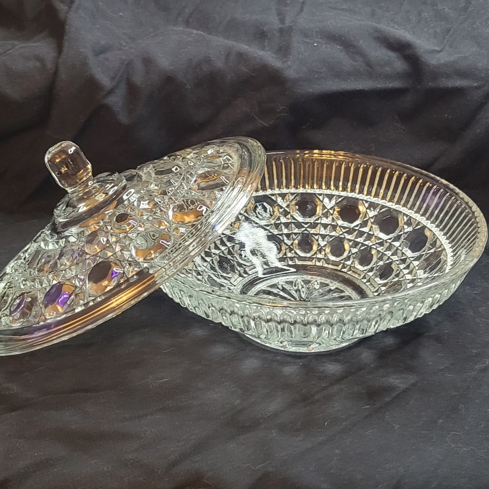 Vintage Indiana Glass Windsor candy dish in blue